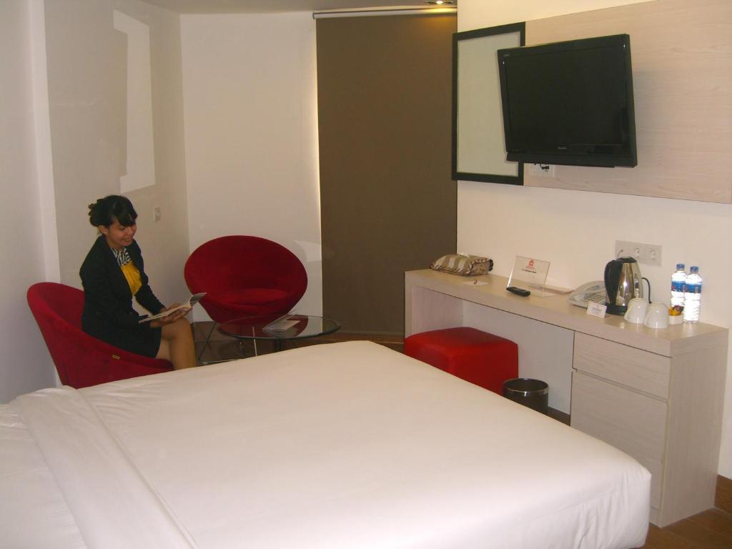 Dragon Inn Kendari Exterior photo