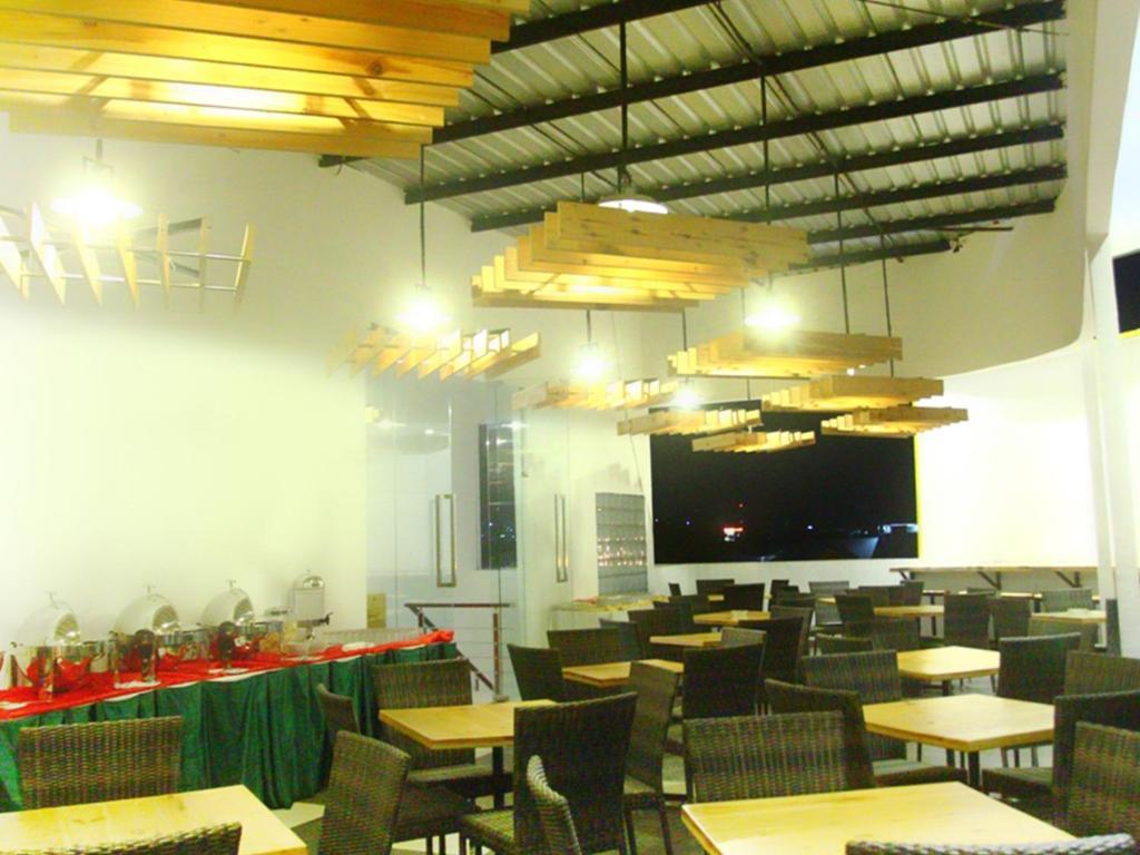 Dragon Inn Kendari Exterior photo