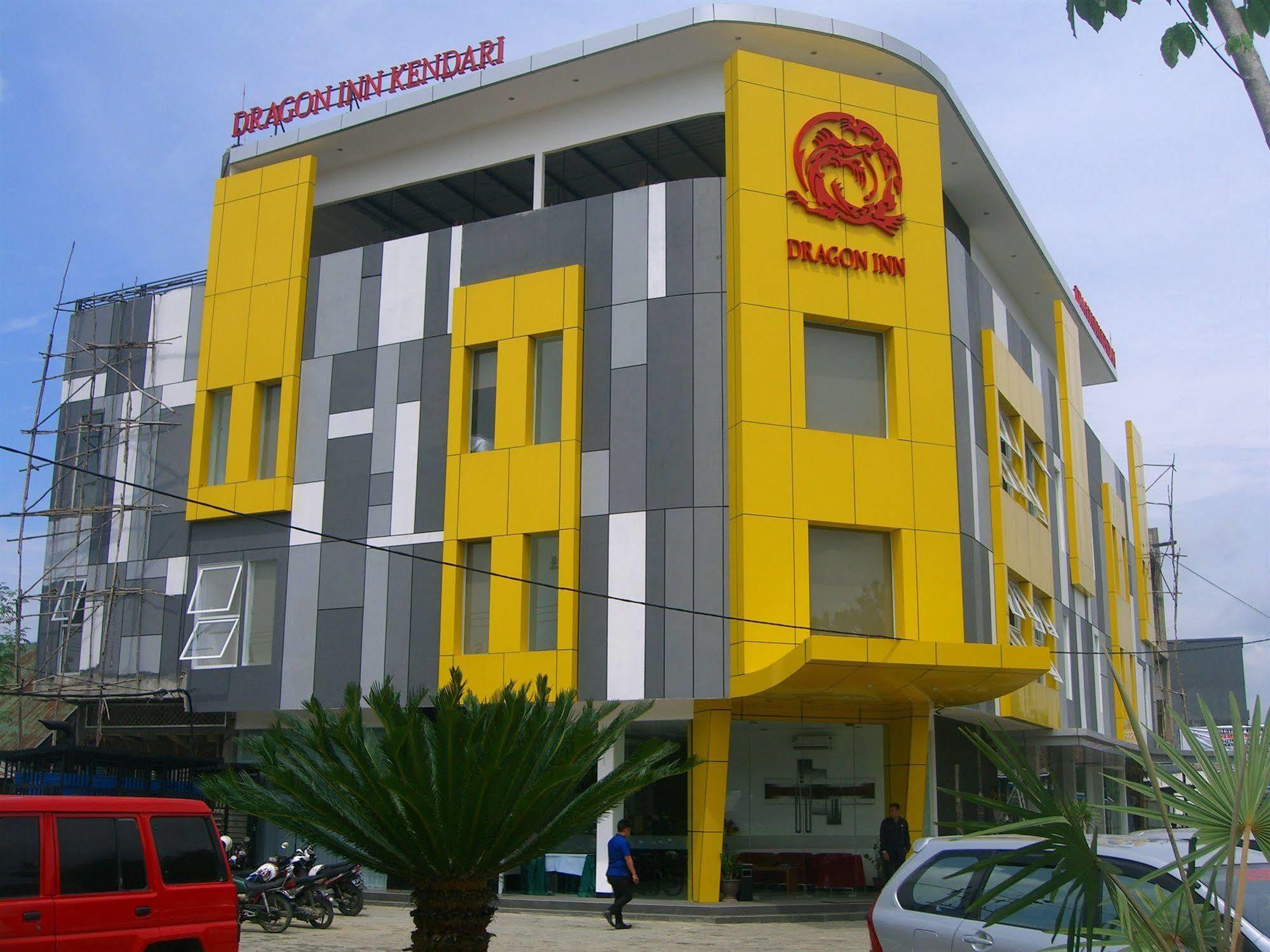 Dragon Inn Kendari Exterior photo